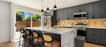 Comfy Stay in Bellevue Parking Included