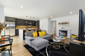 House | 3 bedrooms - Comfy Stay in Bellevue w Parking Included (Bellevue)