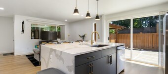 Stylish Eastside 3BR Family Home Prime Location