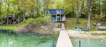 Lake Front Cottage in awesome Lake Ann, MI