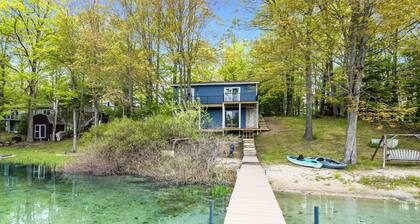 Lake Front Cottage in awesome Lake Ann, MI