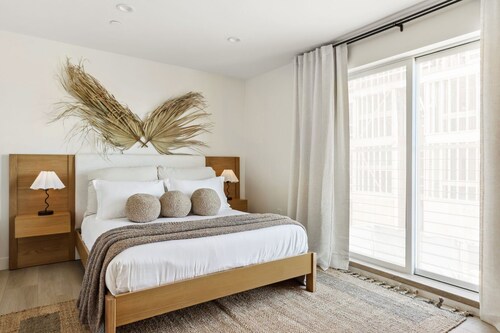 Tide House - Unit C | Modern Seaside 1BD w Parking