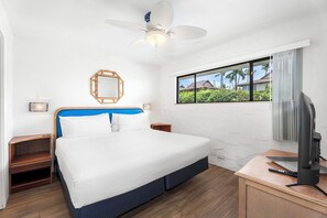 1 bedroom, iron/ironing board, free WiFi, bed sheets - 🏖️Saltwater Pool, Central AC & Sunset Vibes | Kona Living Done Right (Kailua Kona)