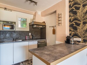 Kühlschrank, Mikrowelle, Ofen, Geschirrspüler