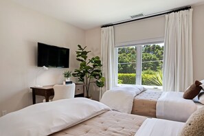 4 室のベッドルーム、デスク、アイロン / アイロン台、WiFi (無料)