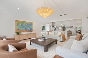 Smart TV, fireplace, video games, printers - Luxe Remodel a True Oasis with Pool and Hot Tub (Santa Barbara)