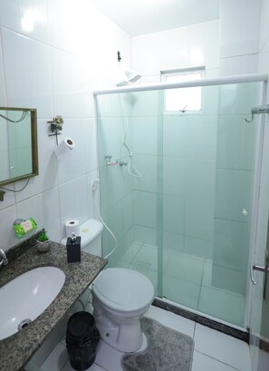 Hårføner, håndklær, såpe og toalettpapir