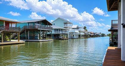 Waterfront Pool Retreat, Fishing, Beach, Sleeps 10, Dog-Friendly
