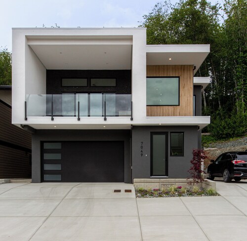 Lakeside Living – New 3 Bedroom Retreat