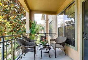Property grounds - Spacious Family Condo Near Disney, steps from the pool, Kids' Perks, Full Kitchen & More! (Davenport)