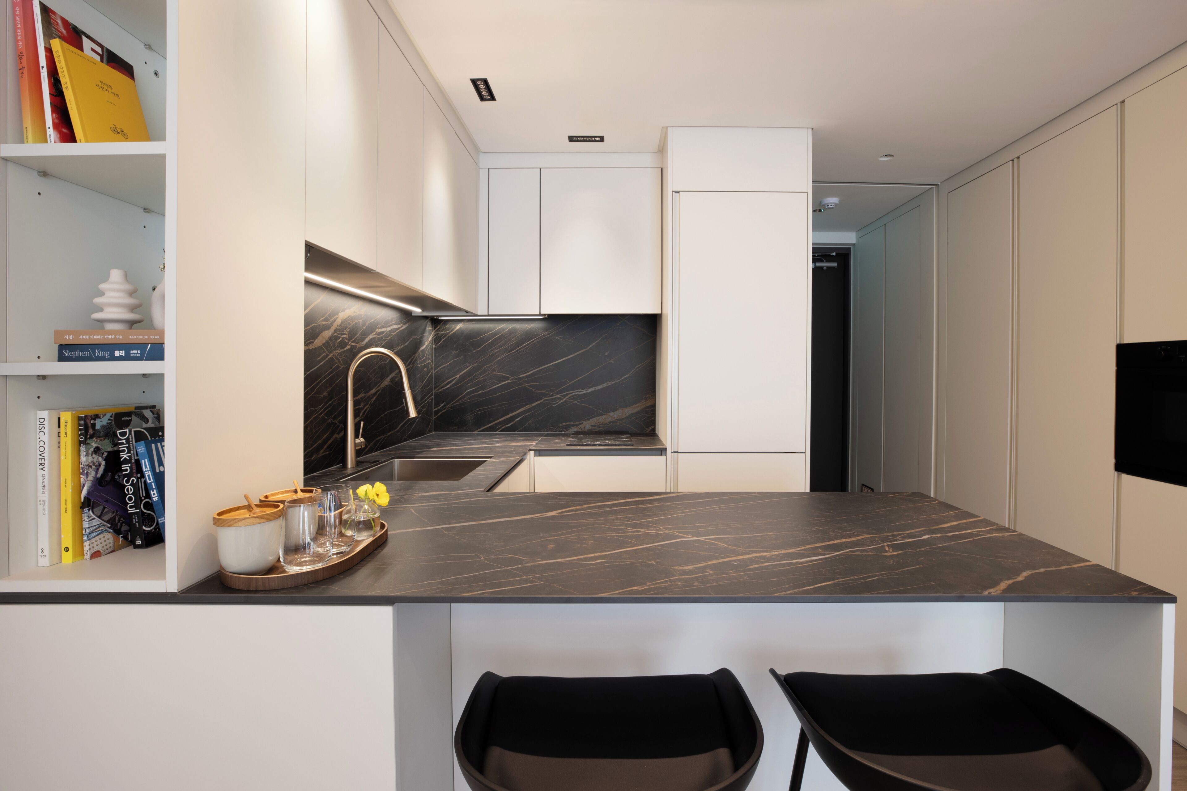 Smart TV, Netflix, heated floors, streaming services