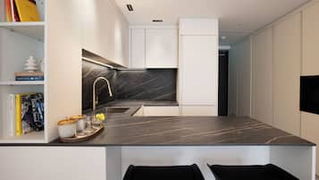 Smart TV, Netflix, heated floors, streaming services