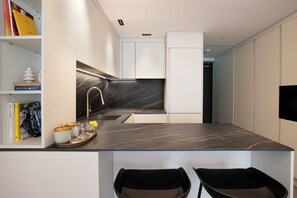 Signature-studio | Kannettavalle tietokoneelle sopiva työtila, ilmainen Wi-Fi