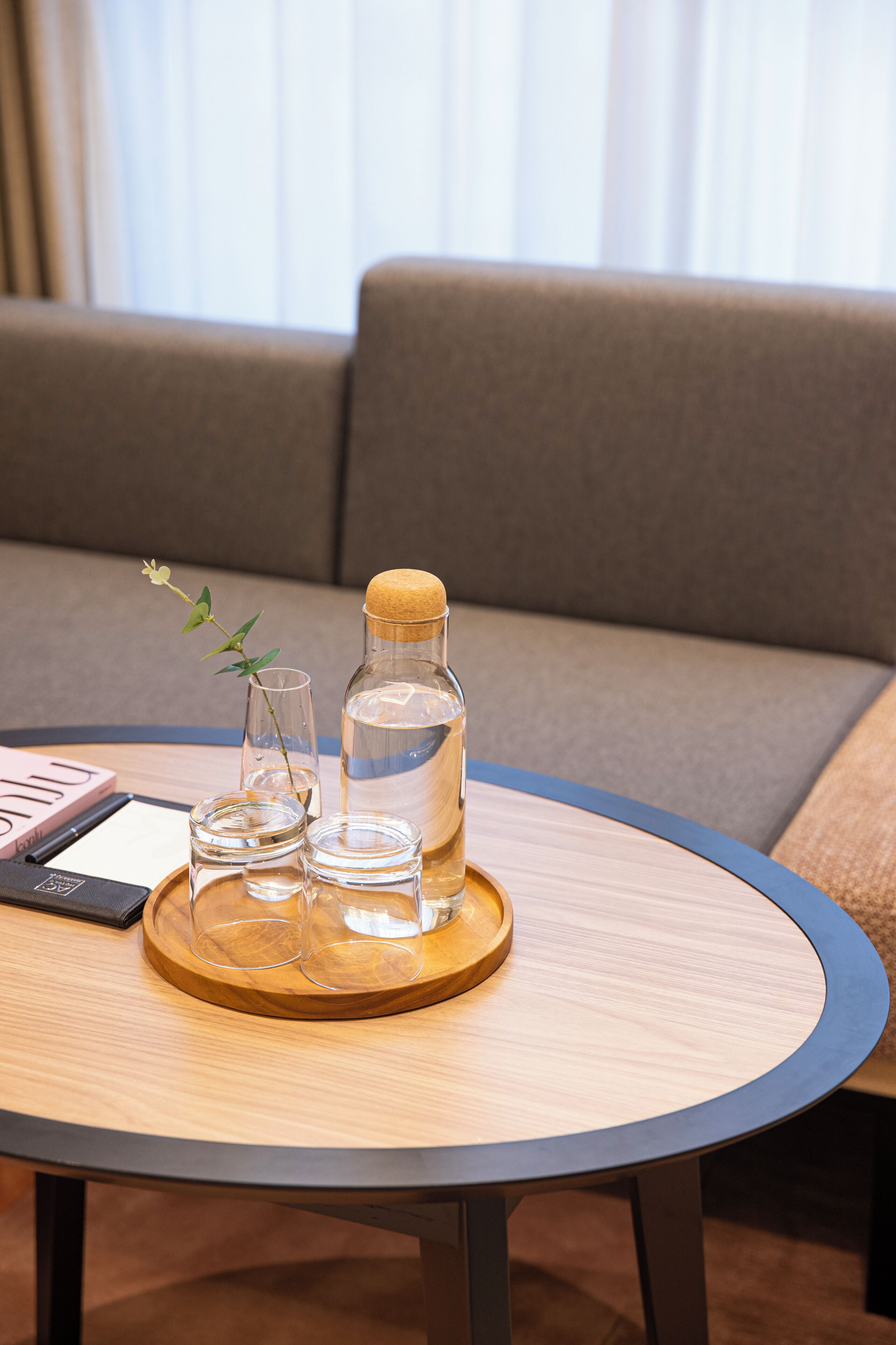 Studio Suite Keluarga | Ruang kerja ramah laptop, Wi-Fi gratis, dan seprai linen