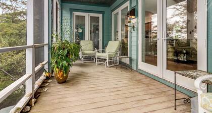 Marsh View home in the heart of Bald Head Island in Palmetto Cove