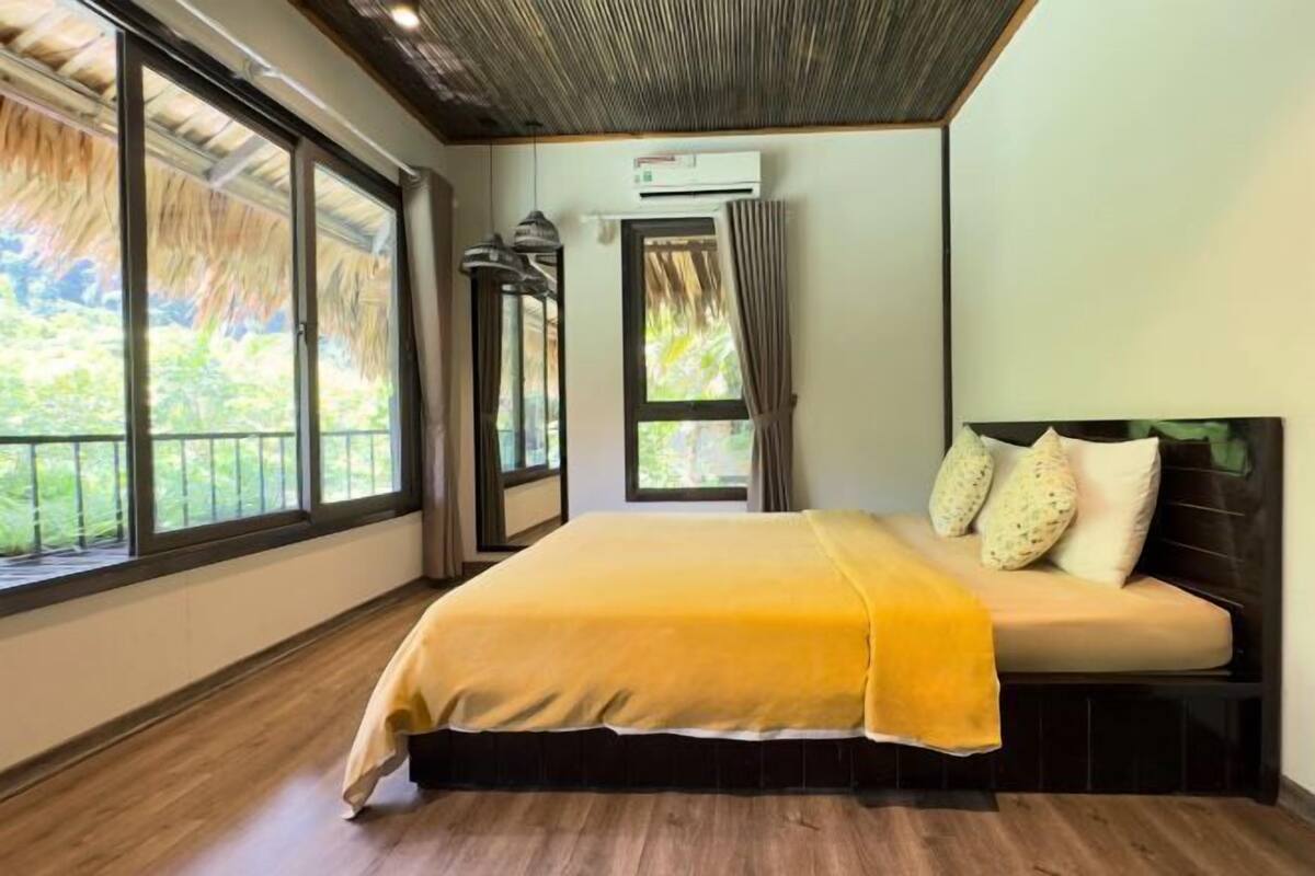 Free minibar items, blackout drapes, free WiFi, bed sheets