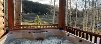 Hot Tub+Fire pit under the stars at Panguitch Lake