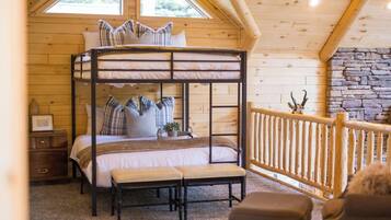 3 bedrooms, iron/ironing board, travel crib, free WiFi