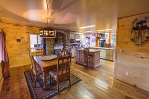 Dining - Hot Tub+Fire pit under the stars at Panguitch Lake (Garfield County)