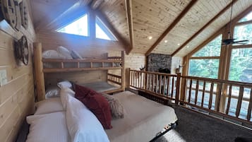 3 bedrooms, iron/ironing board, travel crib, free WiFi
