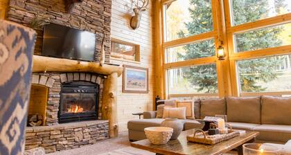 Hot Tub+Fire pit under the stars at Panguitch Lake