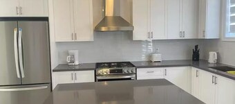 Brand New Stylish Family Oasis Near Beach