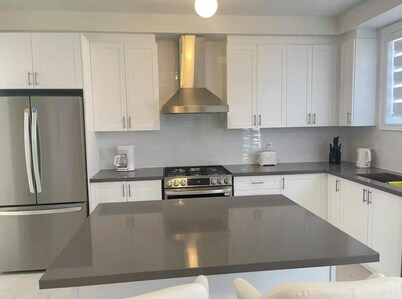 Brand New Stylish Family Oasis Near Beach