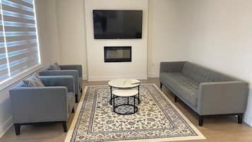 Smart TV, fireplace