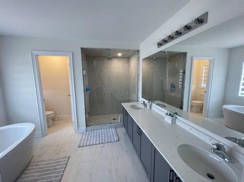 Brand New Stylish Family Oasis Near Beach