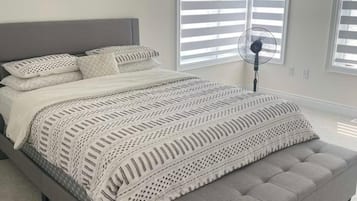 4 habitaciones, tabla de planchar con plancha, wifi y ropa de cama