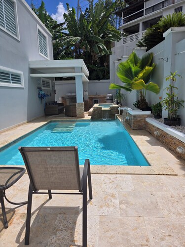 Charming 4-bedroom house with WiFi, AC in delightful Canóvanas.