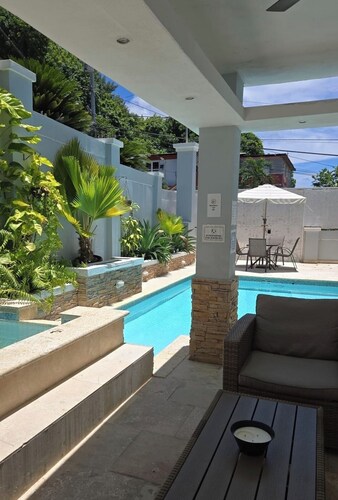 Charming 4-bedroom house with WiFi, AC in delightful Canóvanas.