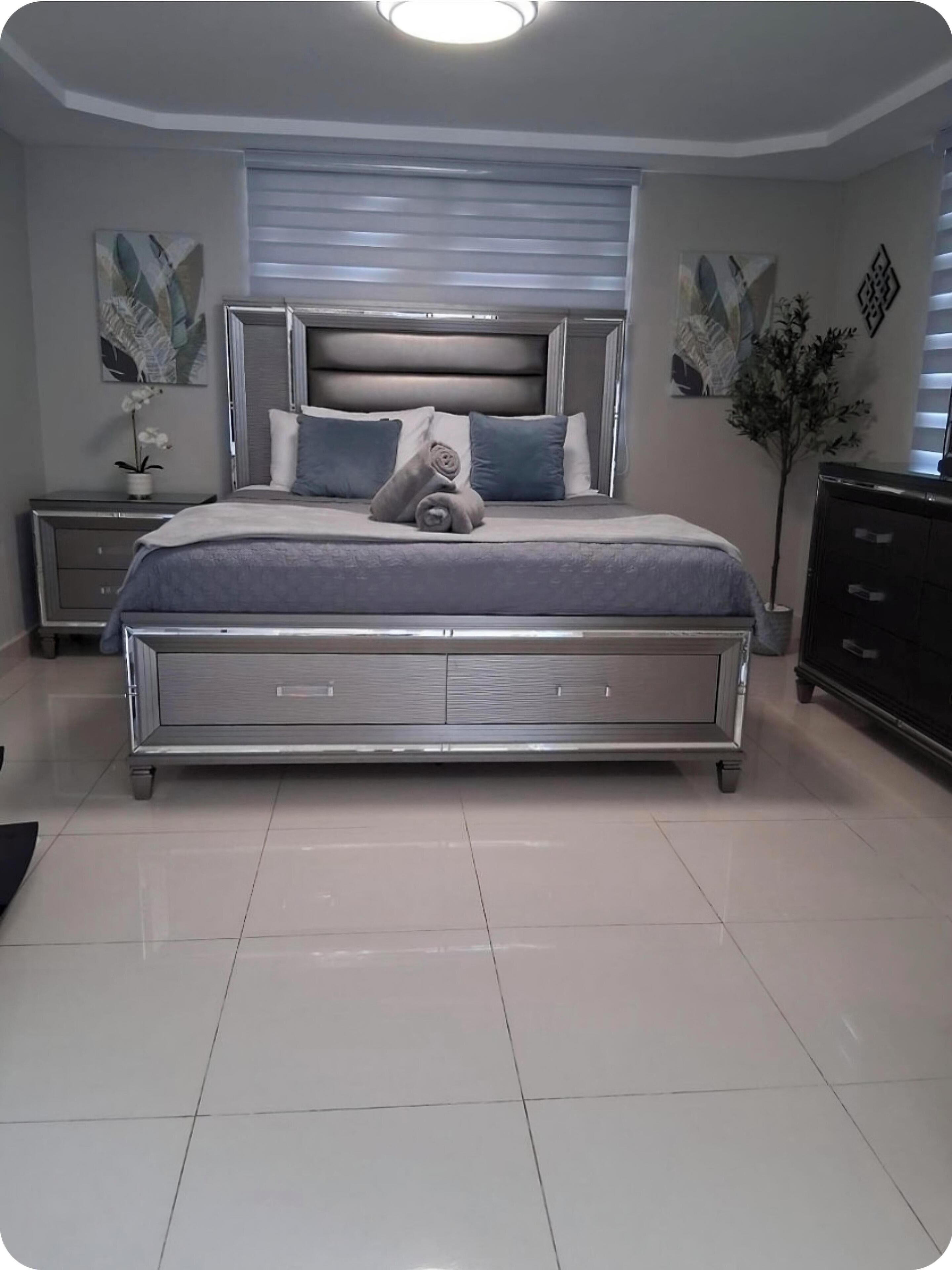 4 bedrooms, desk, iron/ironing board, free WiFi