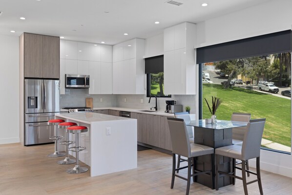 Fridge, microwave, oven, stovetop - Stylish Modern Home, Private Rooftop & City Views! (Los Angeles)
