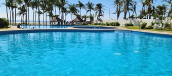 3 bedroom house with pool