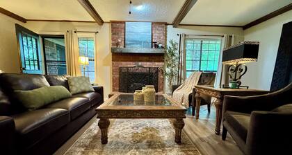 The Foster Branch House- Charming 3-BR house in Van Buren, near I-40 & Ft. Smith