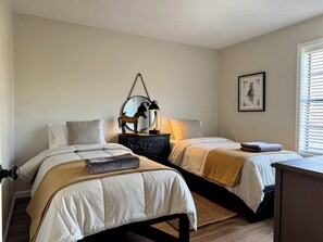 3 bedrooms, desk, iron/ironing board, free WiFi