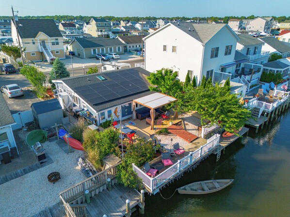 Exterior - Minutes to Ocean! 3-bedroom waterfront Boho Beach Bungalow with AC,WIFI,Bar Shed (Stafford Township)