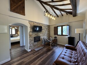 Télévision, cheminée