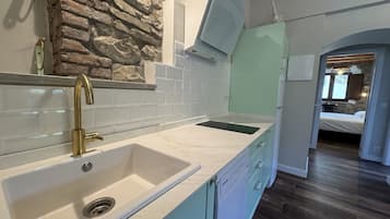 Frigorífico, microondas, lavavajillas y tostadora