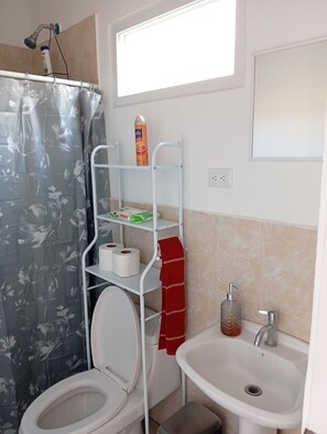 Handtücher, Seife, Shampoo, Toilettenpapier