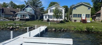 Fully renovated lake front home
on Delavanâs North Shore