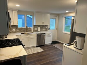 Microondas, horno, placa de cocina, lavavajillas