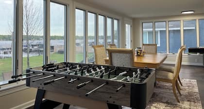 Fully renovated lake front home
on Delavan’s North Shore