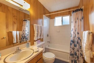 Cabin | Bathroom