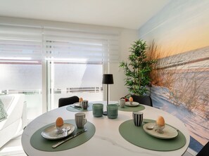 Dining - Cosy apartment for 4 guests with WIFI, TV and balcony (Bruges)