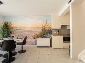 Dining - Lovely apartment for 4 people with WIFI, TV and balcony (Bruges)