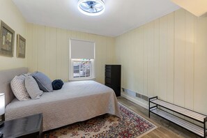 1 bedroom, desk, iron/ironing board, WiFi