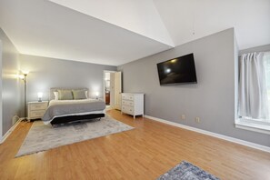 4 bedrooms, desk, iron/ironing board, free WiFi