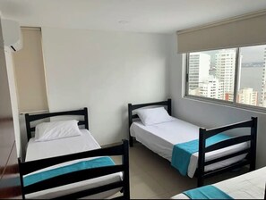 2 quartos, ferros/tábuas de passar roupa, Wi-Fi, roupa de cama